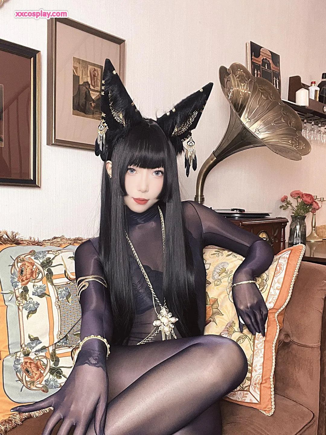 Money冷冷's Seductive Anubis Cosplay